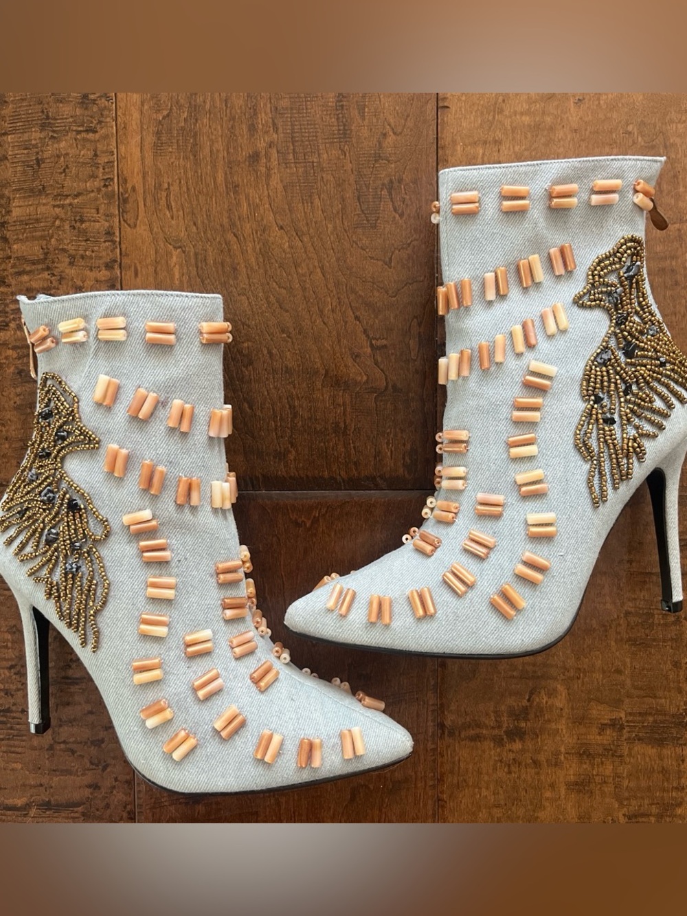 Cape Robbin light wash denim pointed toe stiletto ankle boots w beading Sz. 6.5